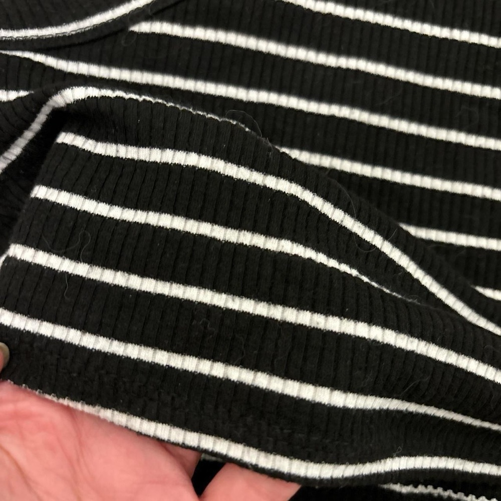 Windsor black and white striped cropped tank top - Picture 4 of 4
